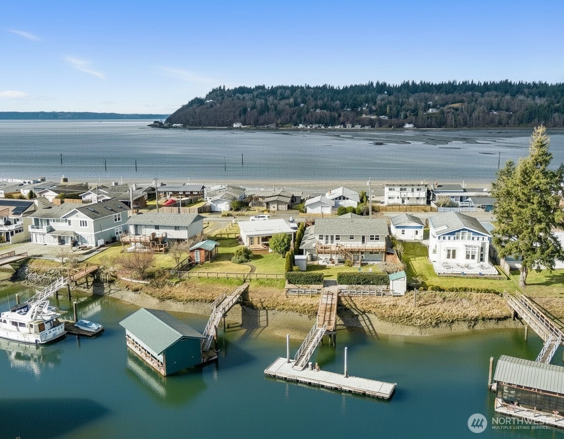 8171 Sandy Hook Dr Clinton WA 98236