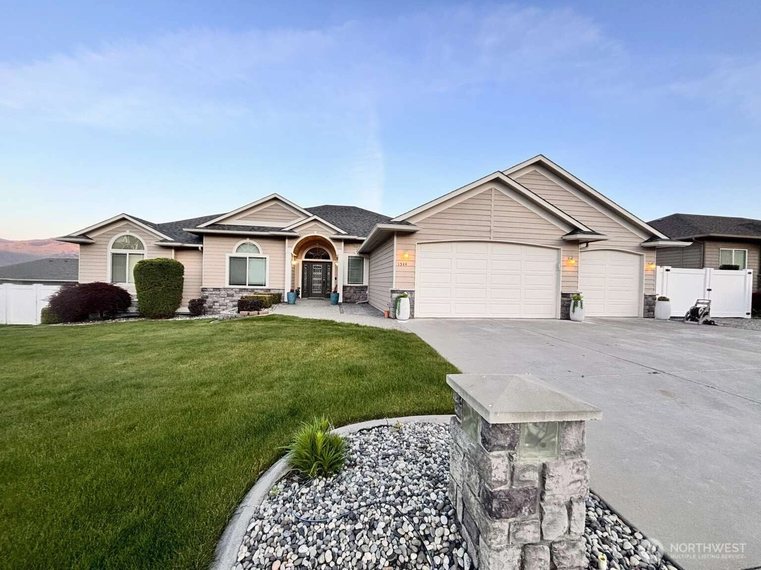 1544 Harrington Ln East Wenatchee WA 98802