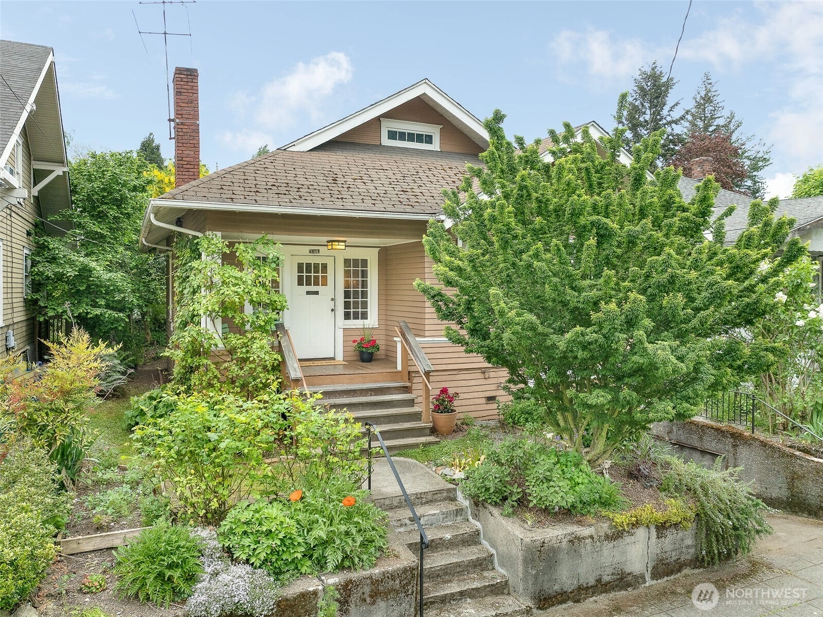 4651 1st Ave NE Seattle WA 98105