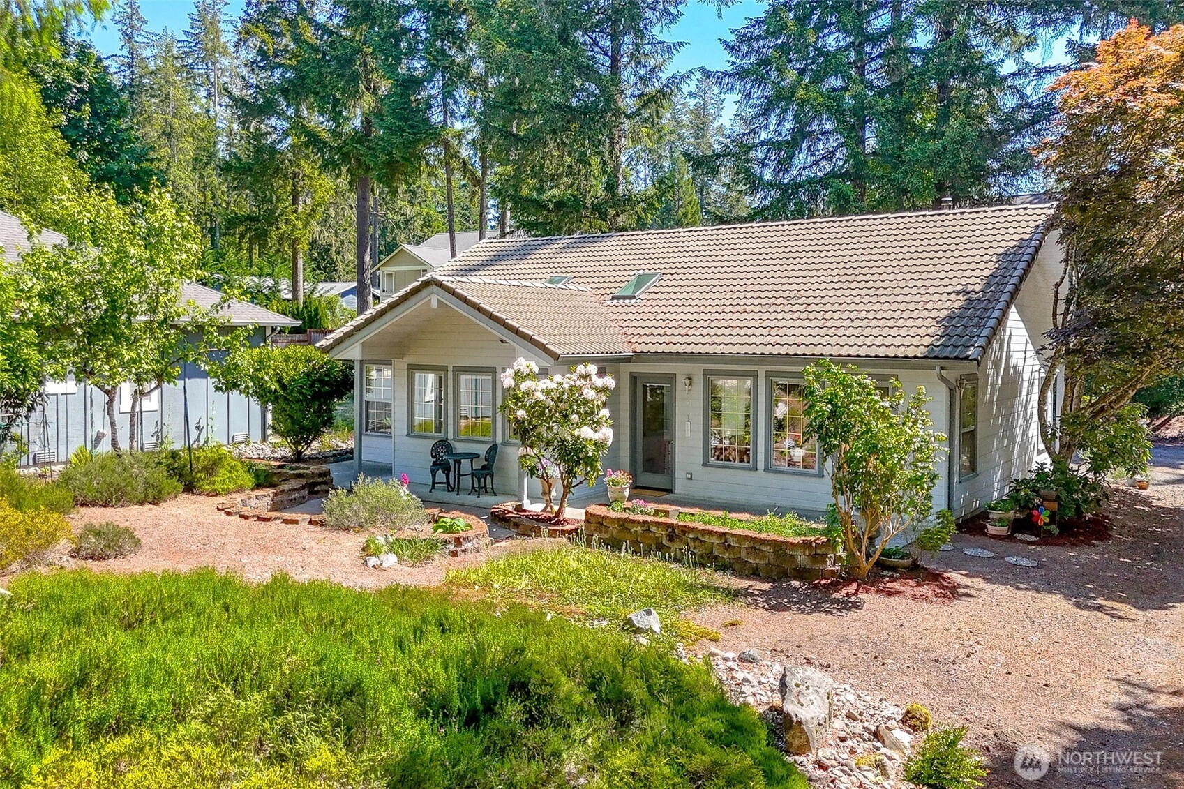 91 E Lake Forest Dr Unit  Allyn WA 98524