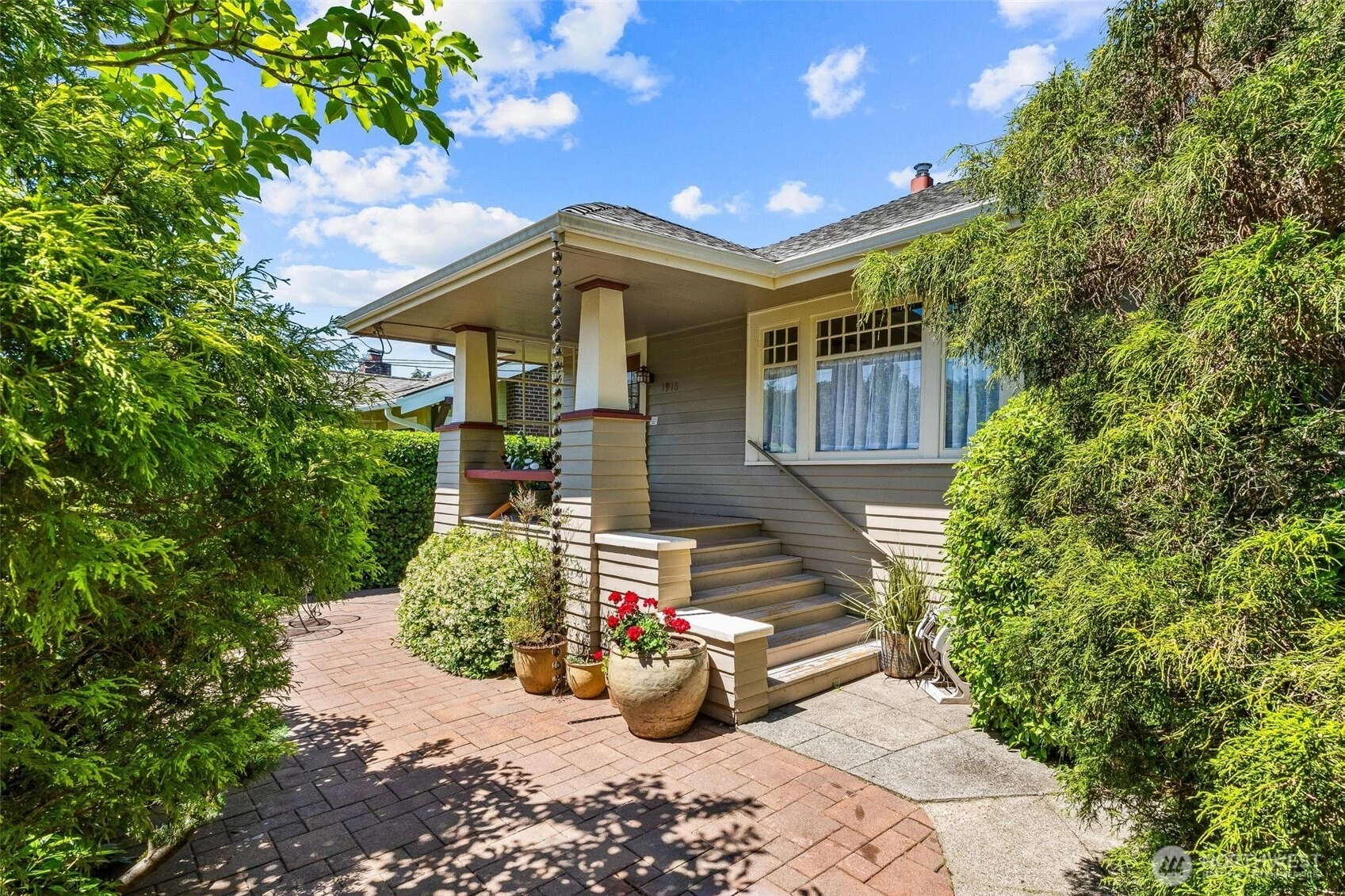 1916 E Mcgraw St Seattle WA 98112