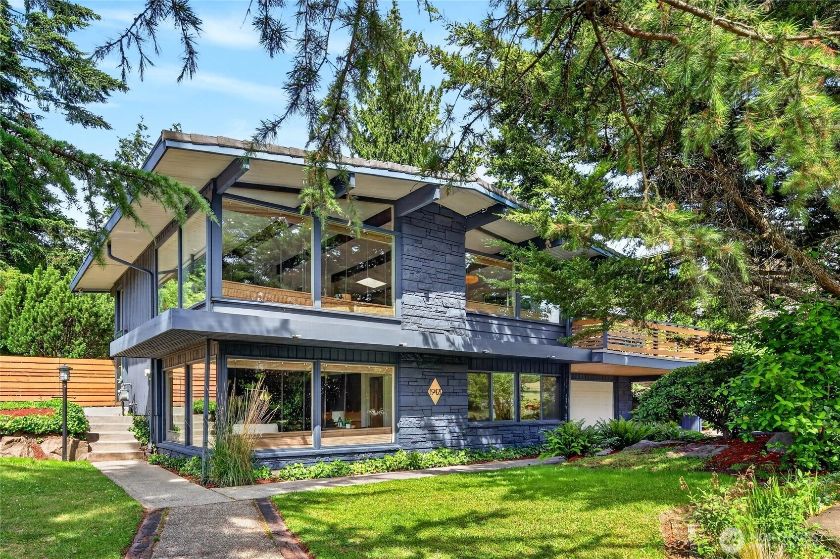19421 46th Ave NE Lake Forest Park WA 98155
