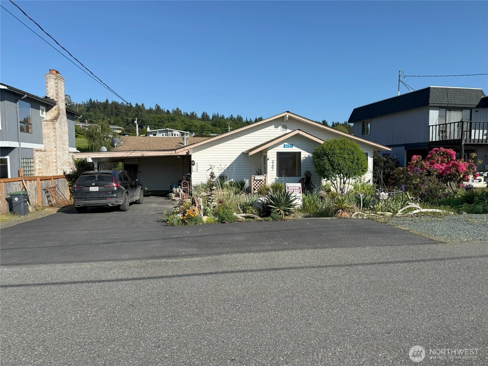 8201 Sandy Hook Dr Clinton WA 98236