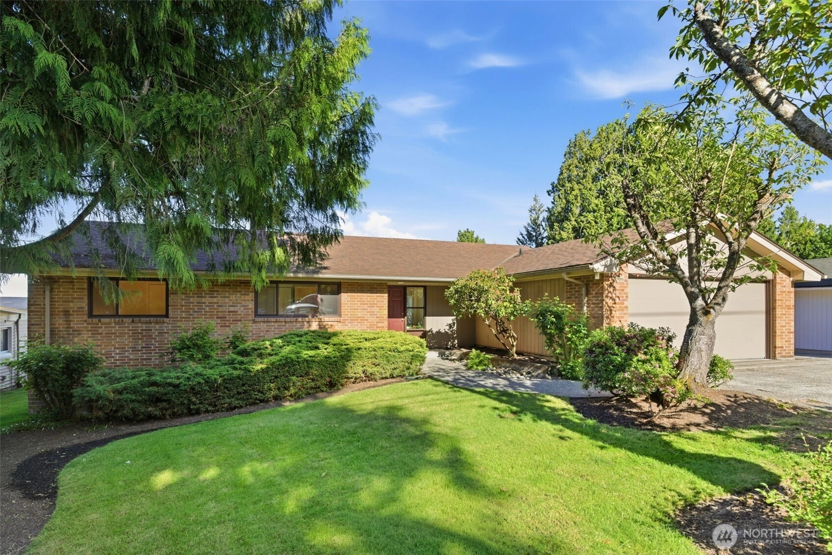 16532 34th Ave NE Lake Forest Park WA 98155