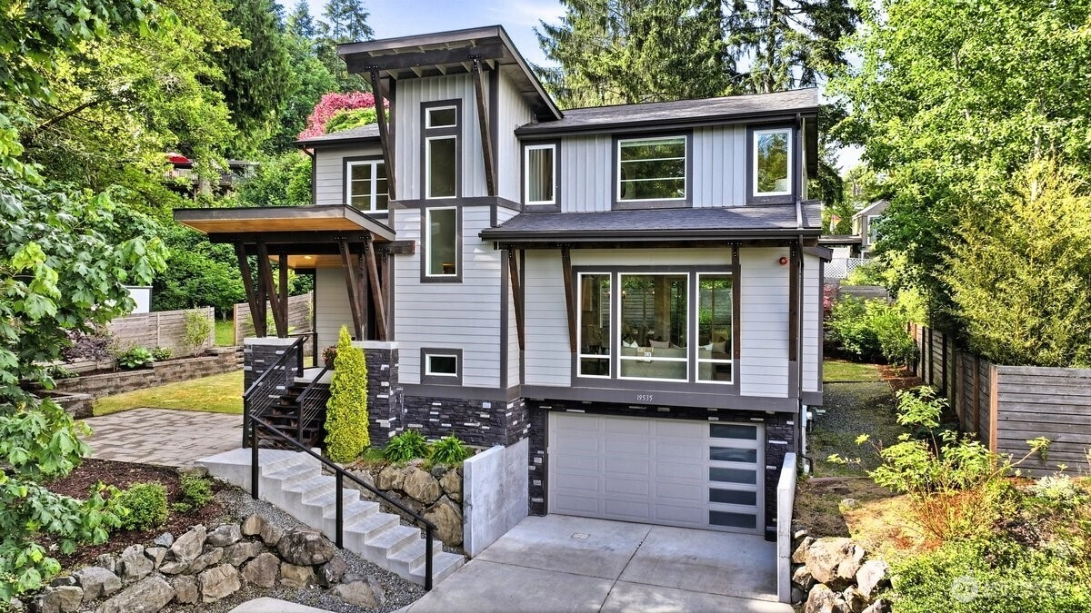 19535 53rd Ave NE Lake Forest Park WA 98155