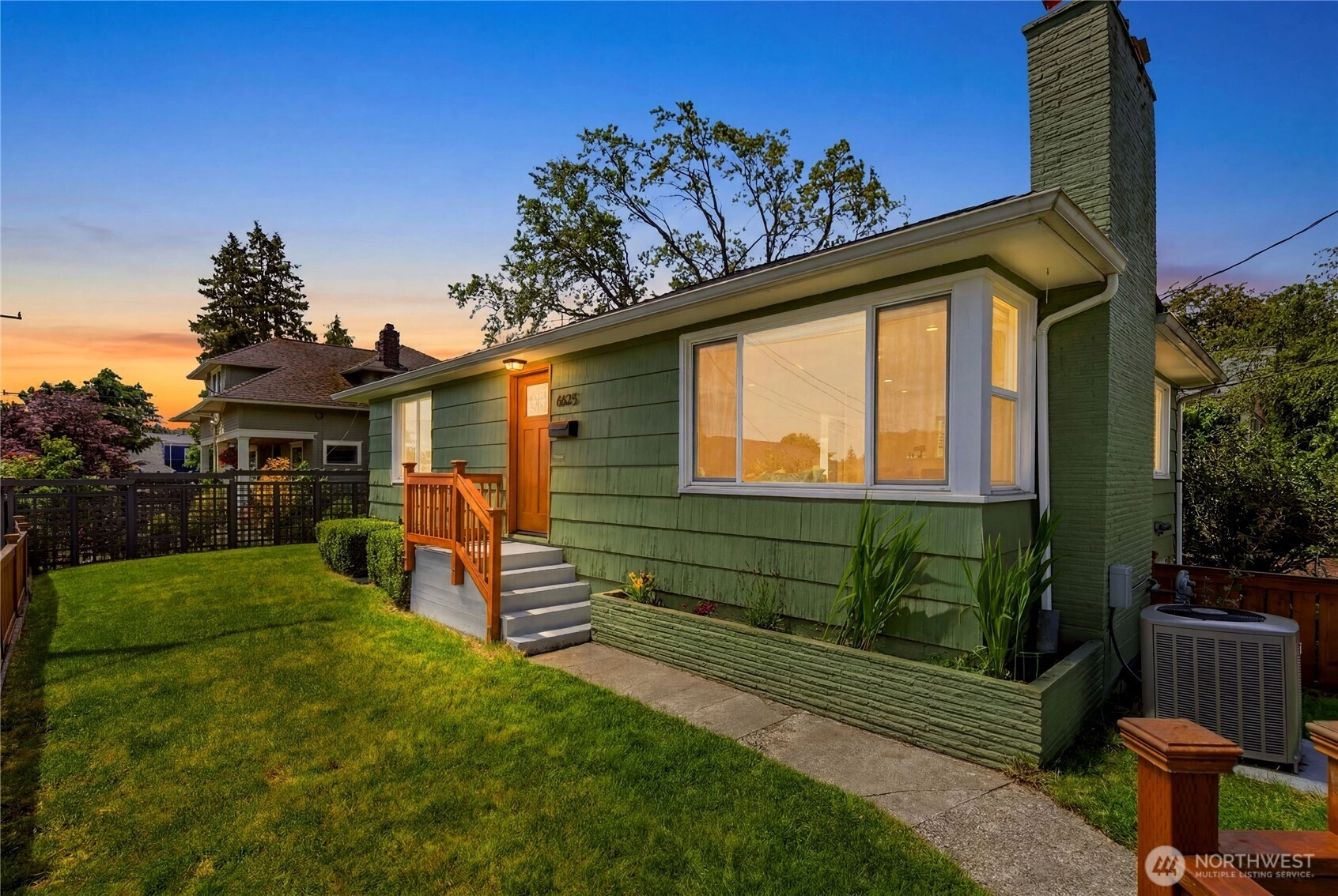 6825 Linden Ave N Seattle WA 98103