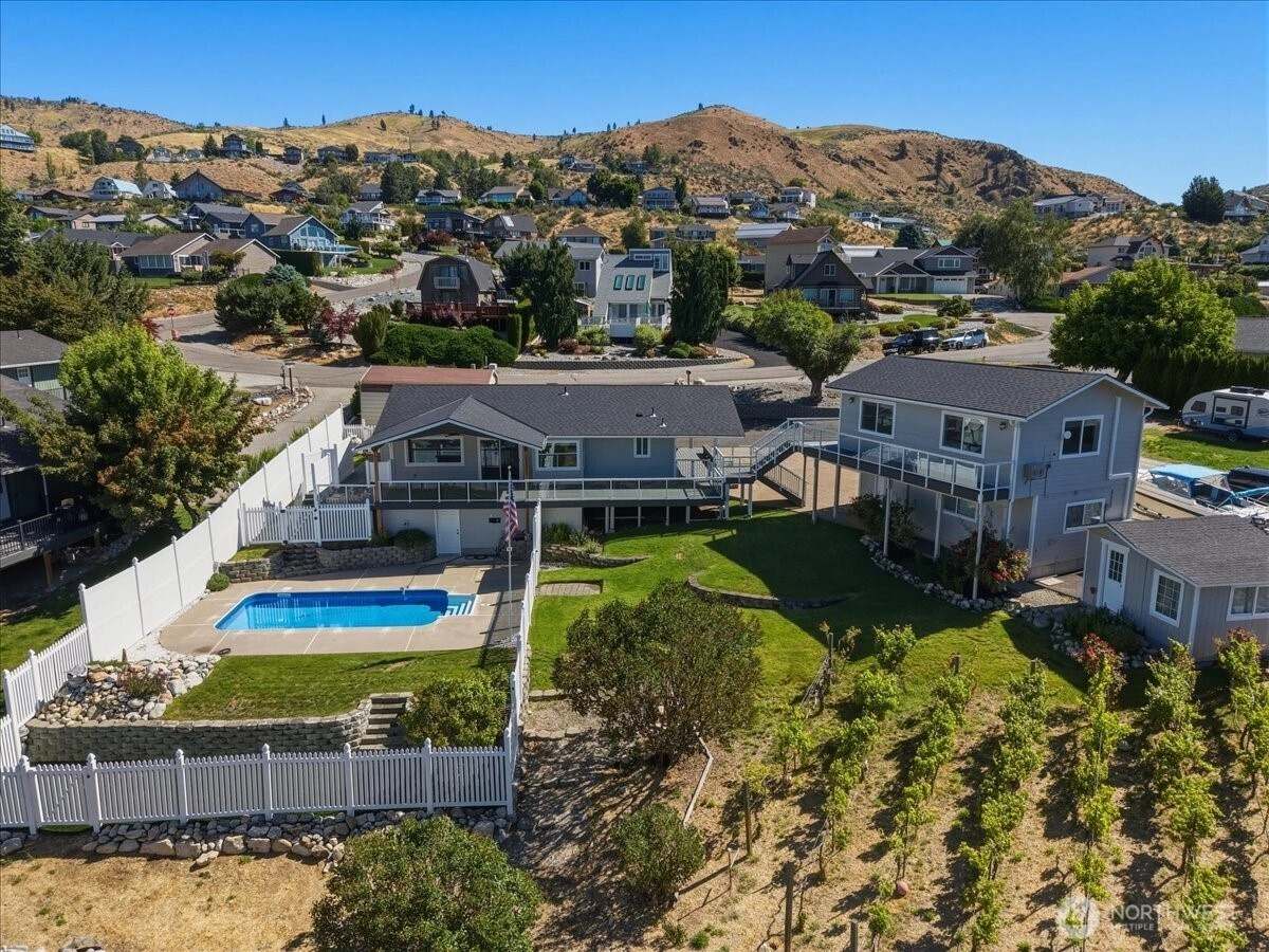 104 Orchard View Dr Unit  Chelan WA 98816