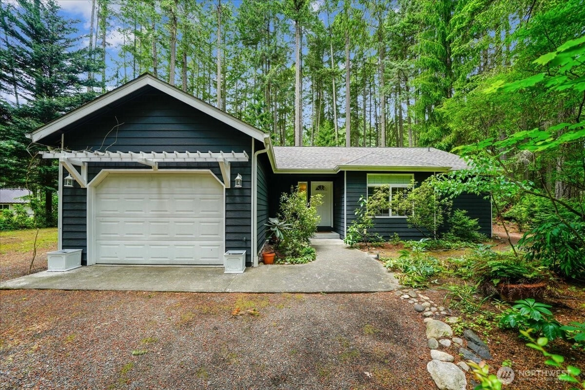 10002 Edgewood Dr Unit  Anderson Island WA 98303