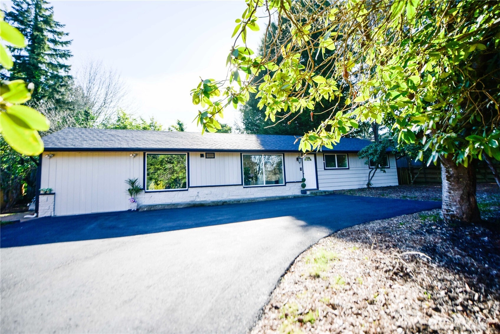8437 NE 10th St Medina WA 98039