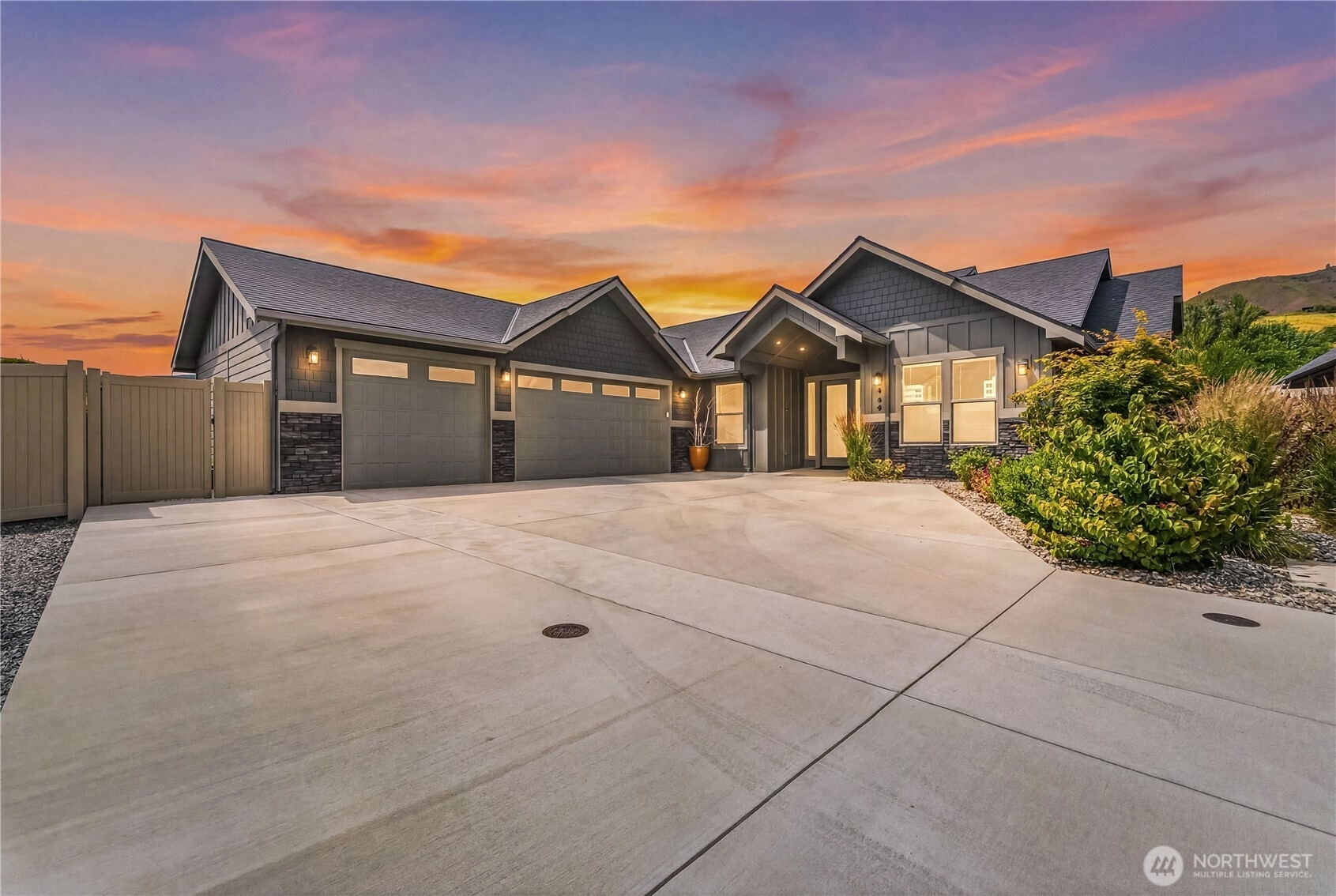 966 Bentley Ln Wenatchee WA 98801