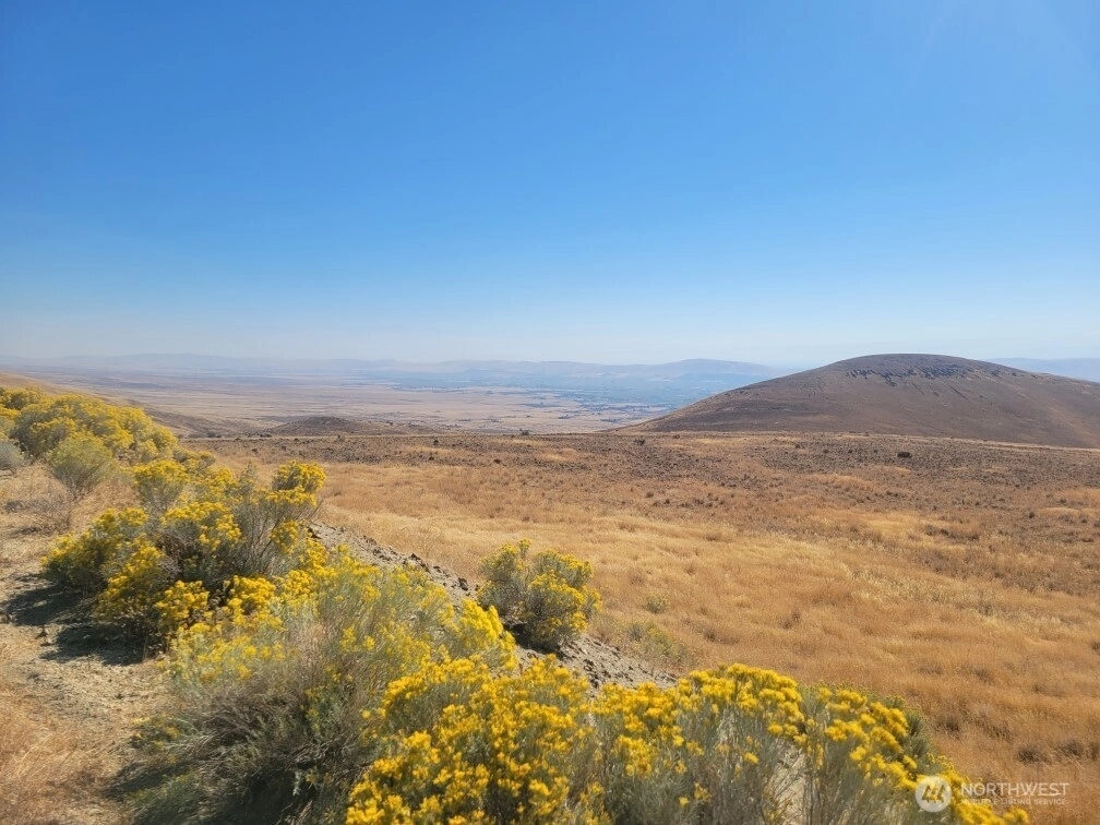 N Roza Hill Dr Yakima WA 98901