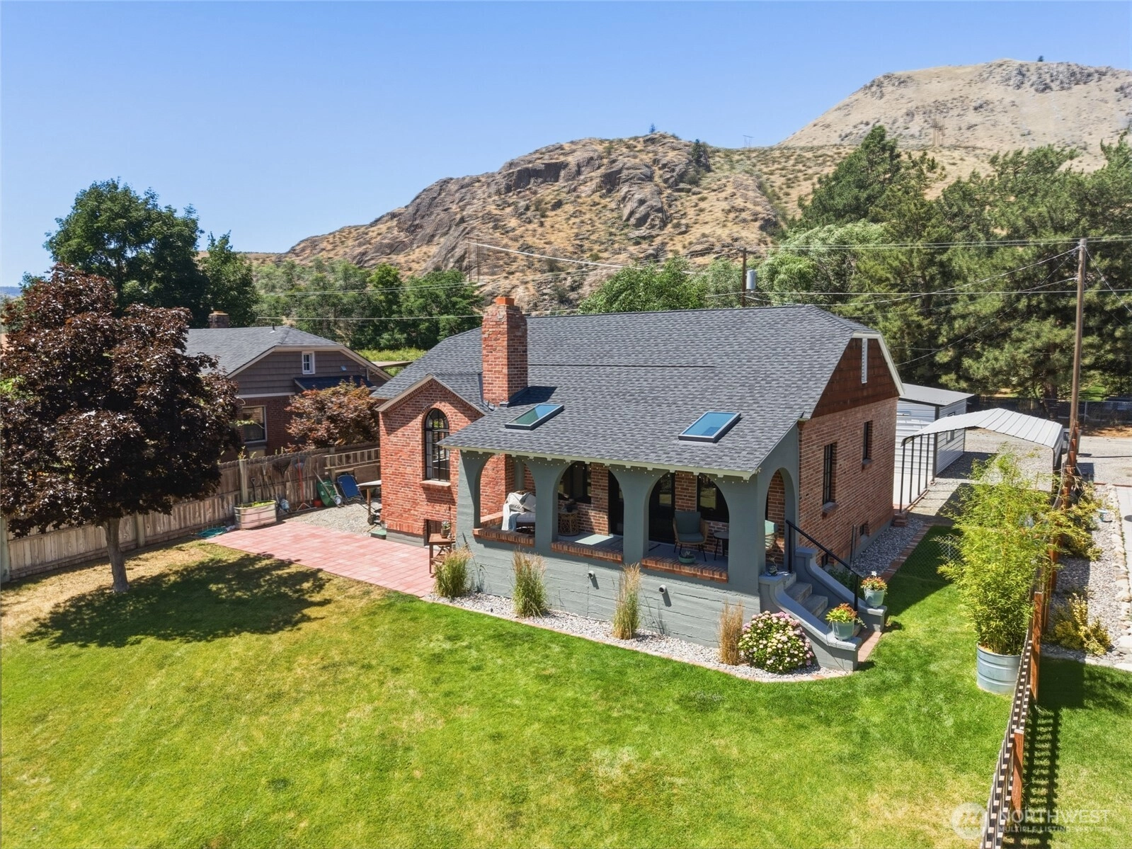446 5th St Chelan Falls WA 98817