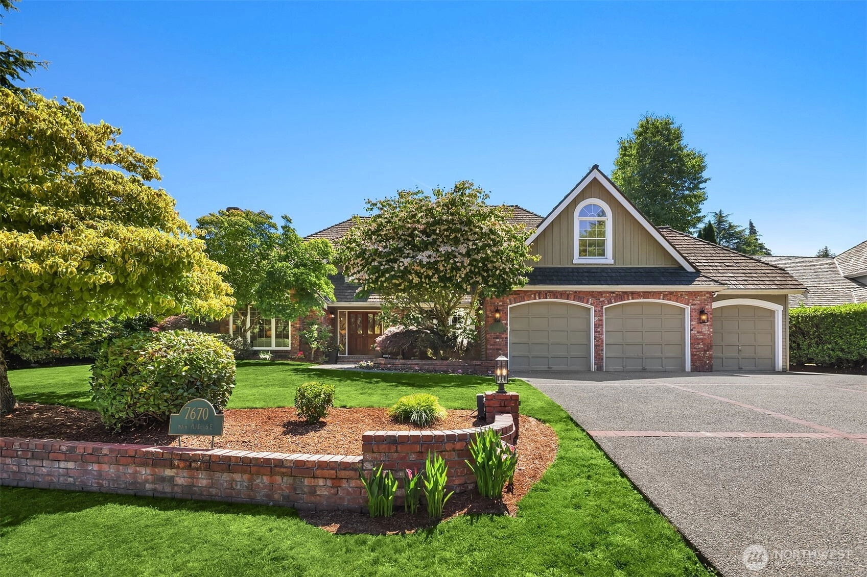 7670 80th Pl SE Mercer Island WA 98040