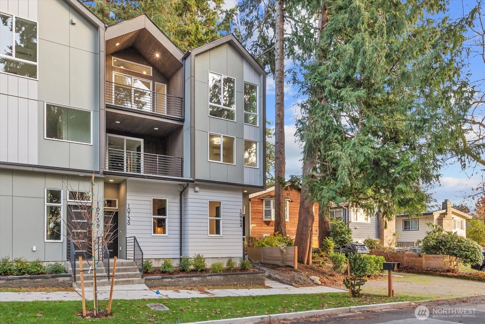 10736 Interlake Ave N Seattle WA 98133