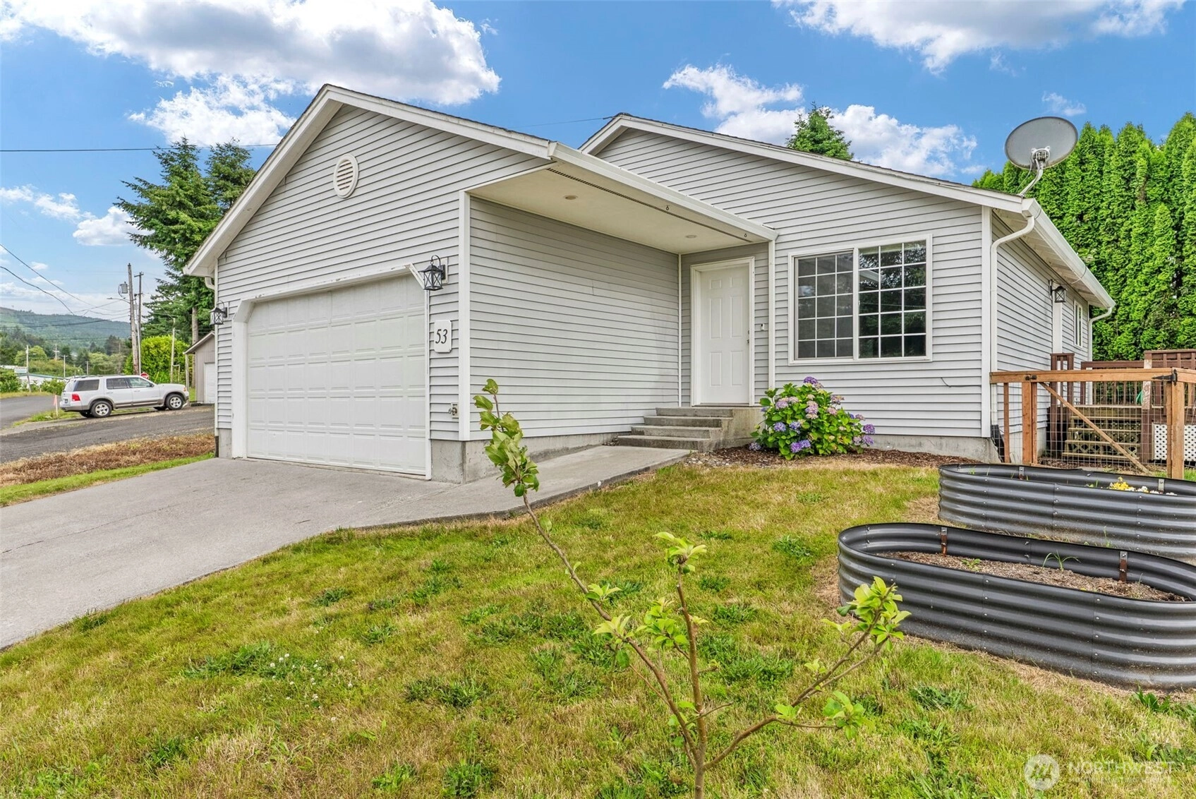 53 Michael St Cathlamet WA 98612