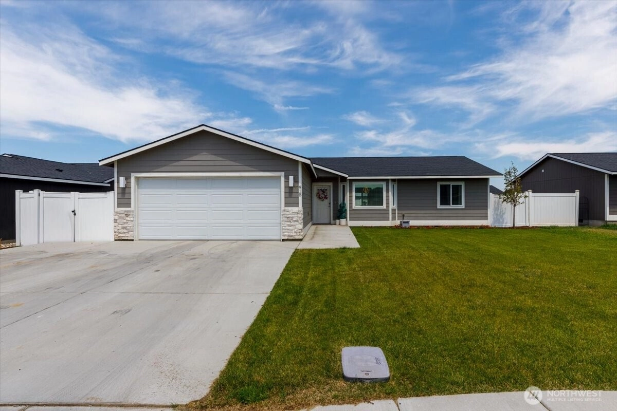 915 E Mt Adams St Othello WA 99344