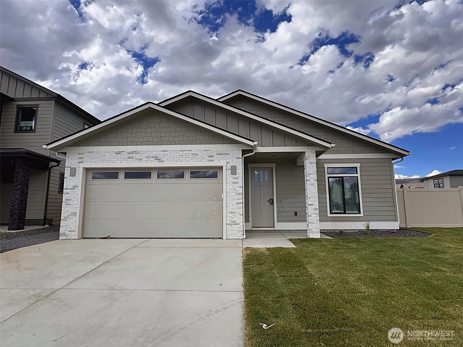 581 S Oasis Loop Unit  East Wenatchee WA 98801
