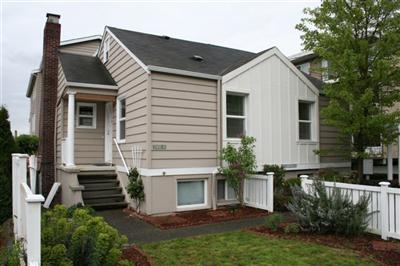 2432 Dexter Ave N Unit A Unit A Seattle WA 98109