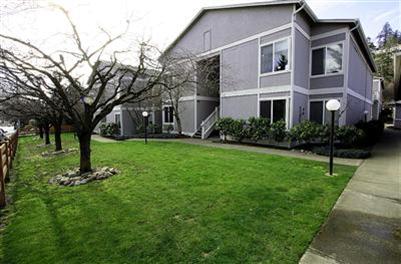 11901 93rd Ave NE Unit B-108 Unit B-108 Kirkland WA 98034