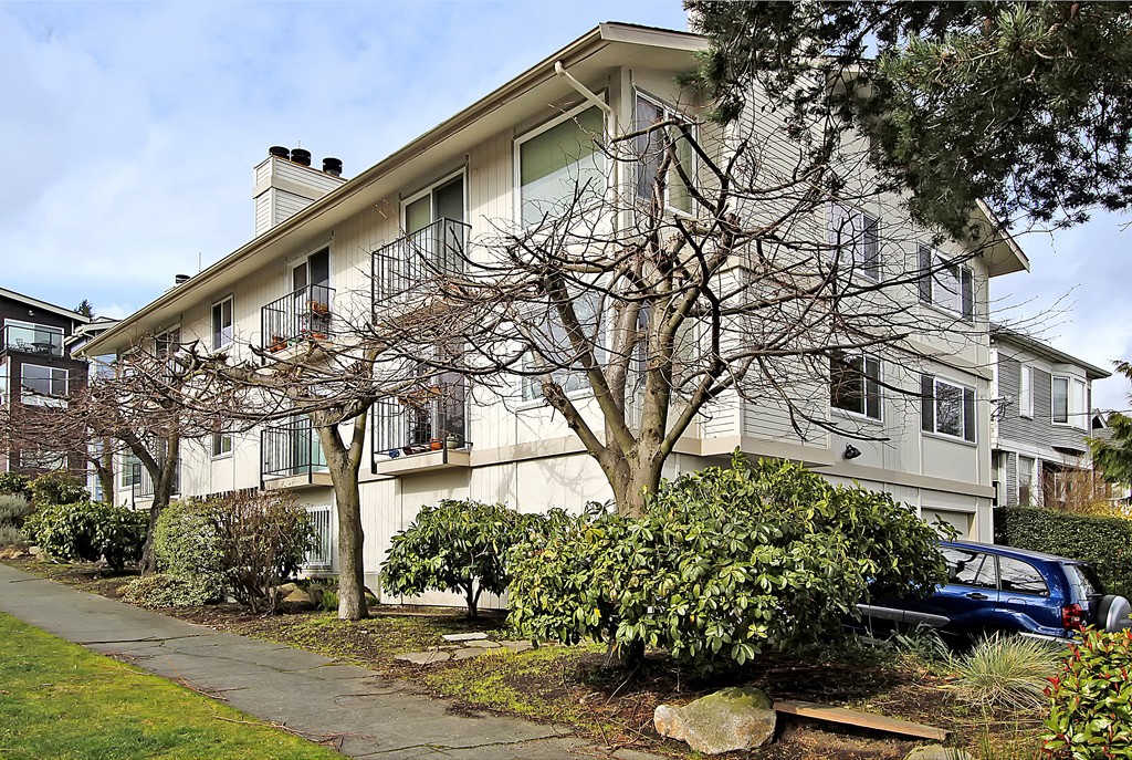 566 Highland Dr Unit 301 Unit 301 Seattle WA 98109