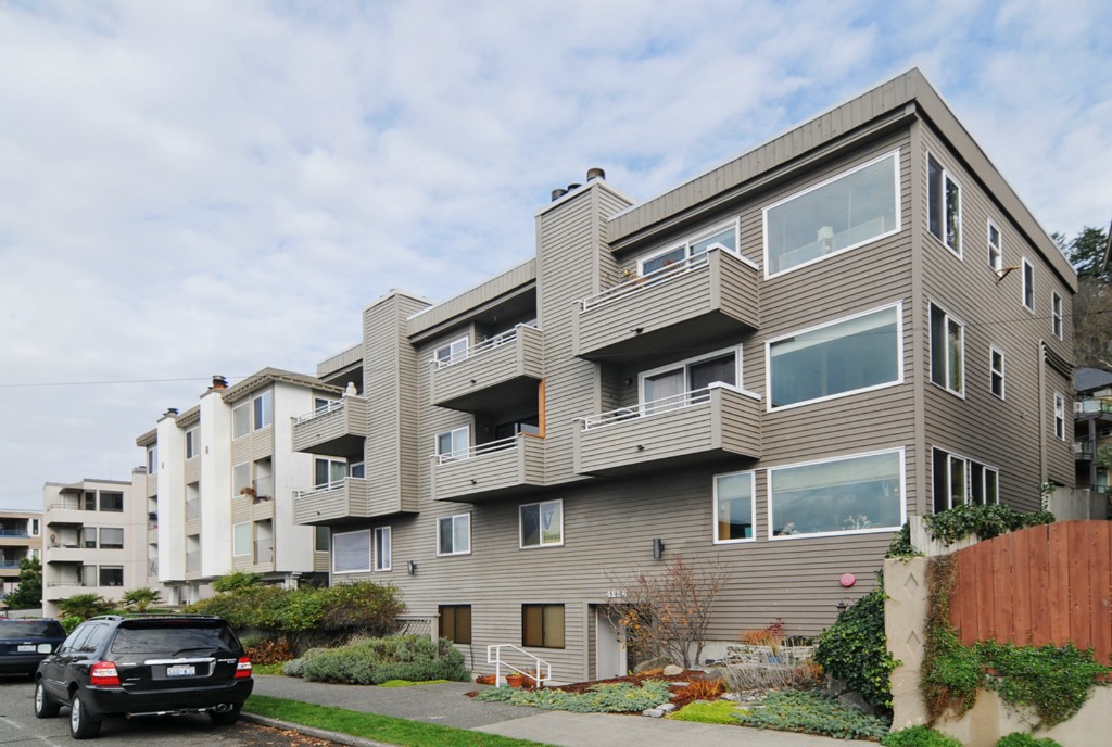 4226 Beach Dr SW Unit 202 Unit 202 Seattle WA 98116
