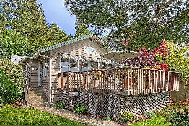 4018 59th Ave SW Unit  Seattle WA 98116