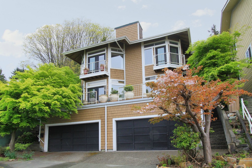 2152 Halleck Ave SW Seattle WA 98116