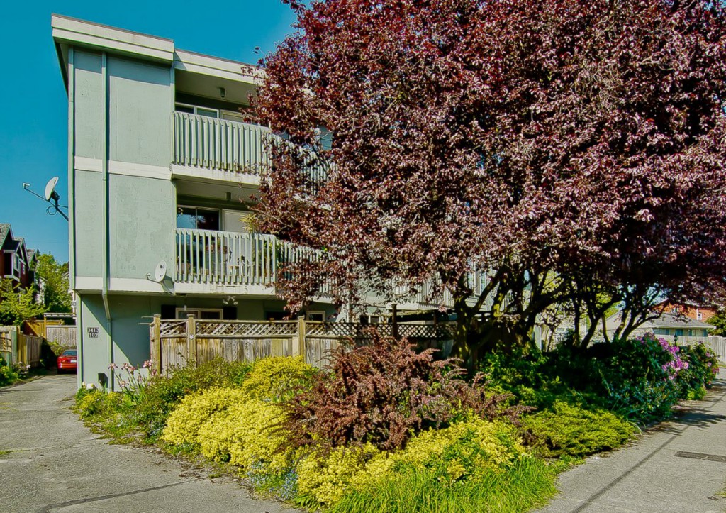 3413 Gilman Ave W Unit 102 Unit 102 Seattle WA 98199