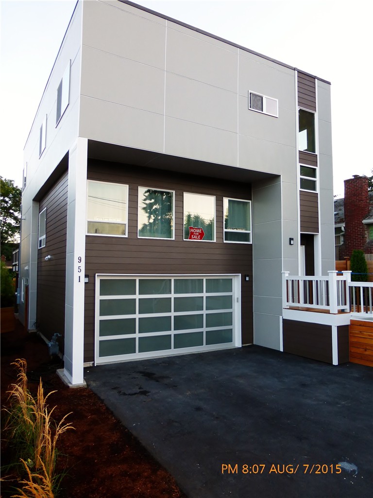951 N 102nd St Unit  Seattle WA 98133