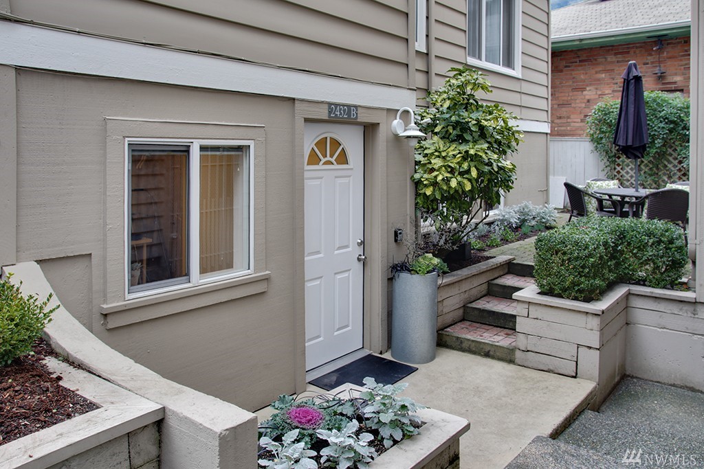 2432 Dexter Ave N Unit B Unit B Seattle WA 98109