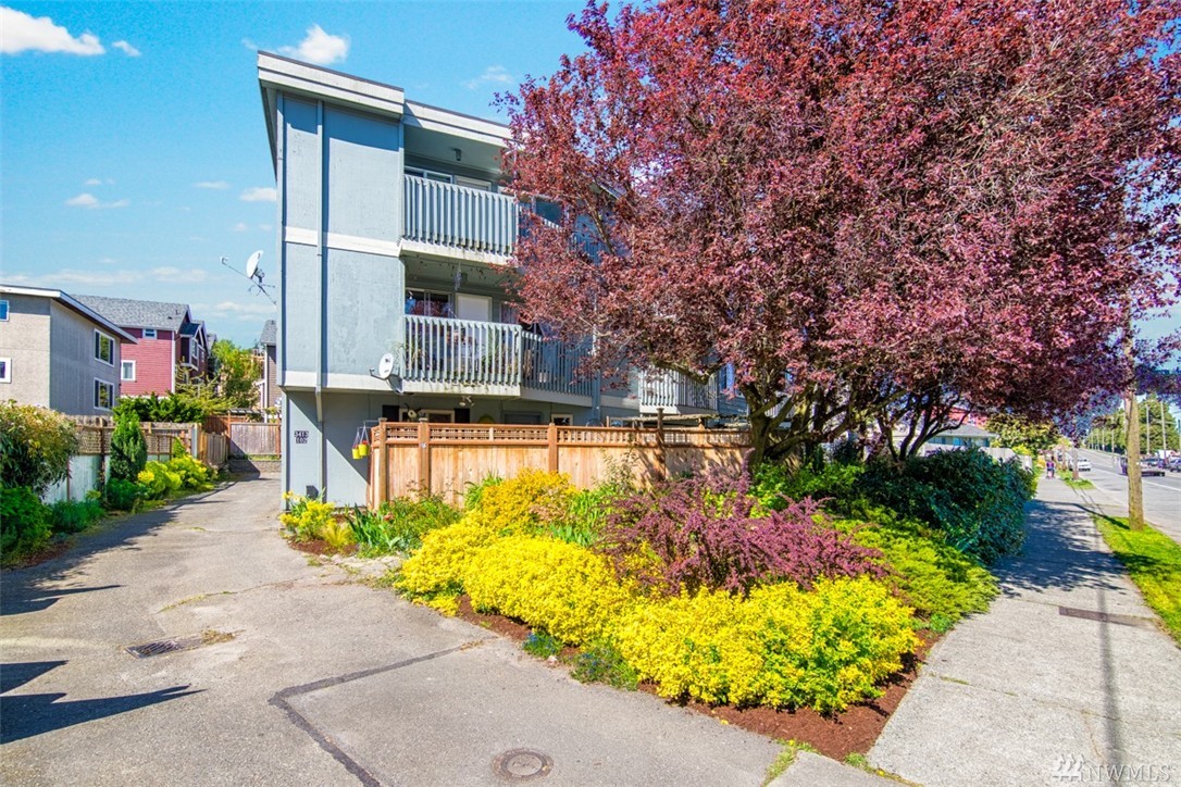 3413 Gilman Ave W Unit 302 Unit 302 Seattle WA 98199